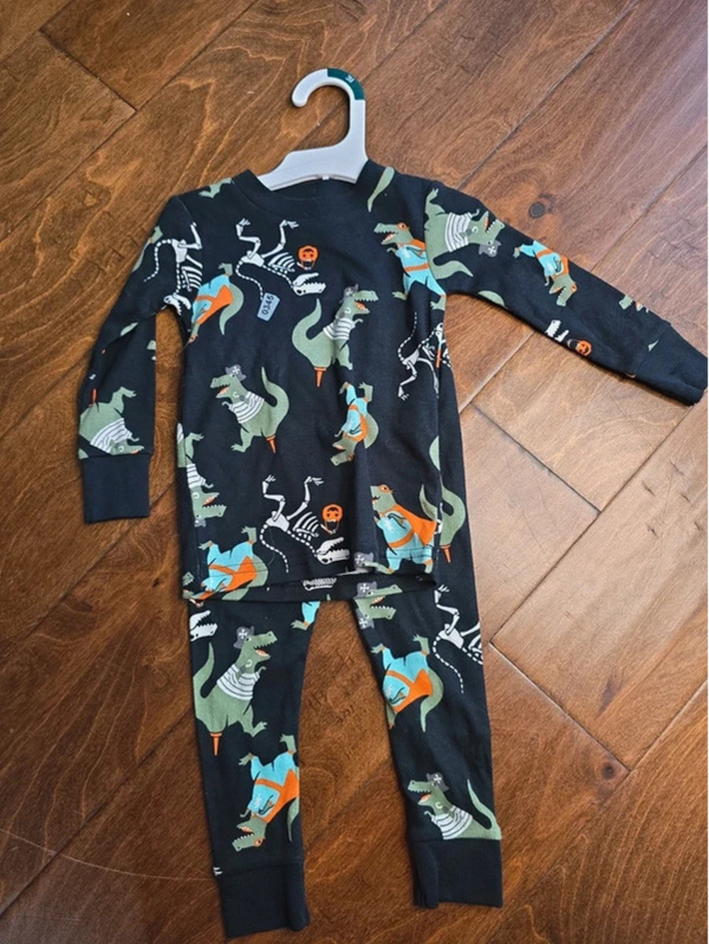 12m nwot halloween pajamas from carter's item, 345G6
